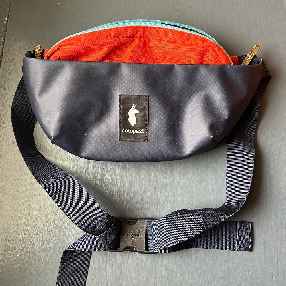 Cotopaxi 2L hip pack cada dia navy orange